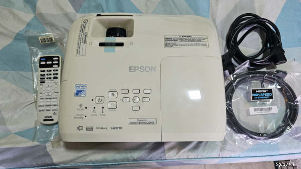 Epson PowerLite Home Cinema 2045 Full HD - 1