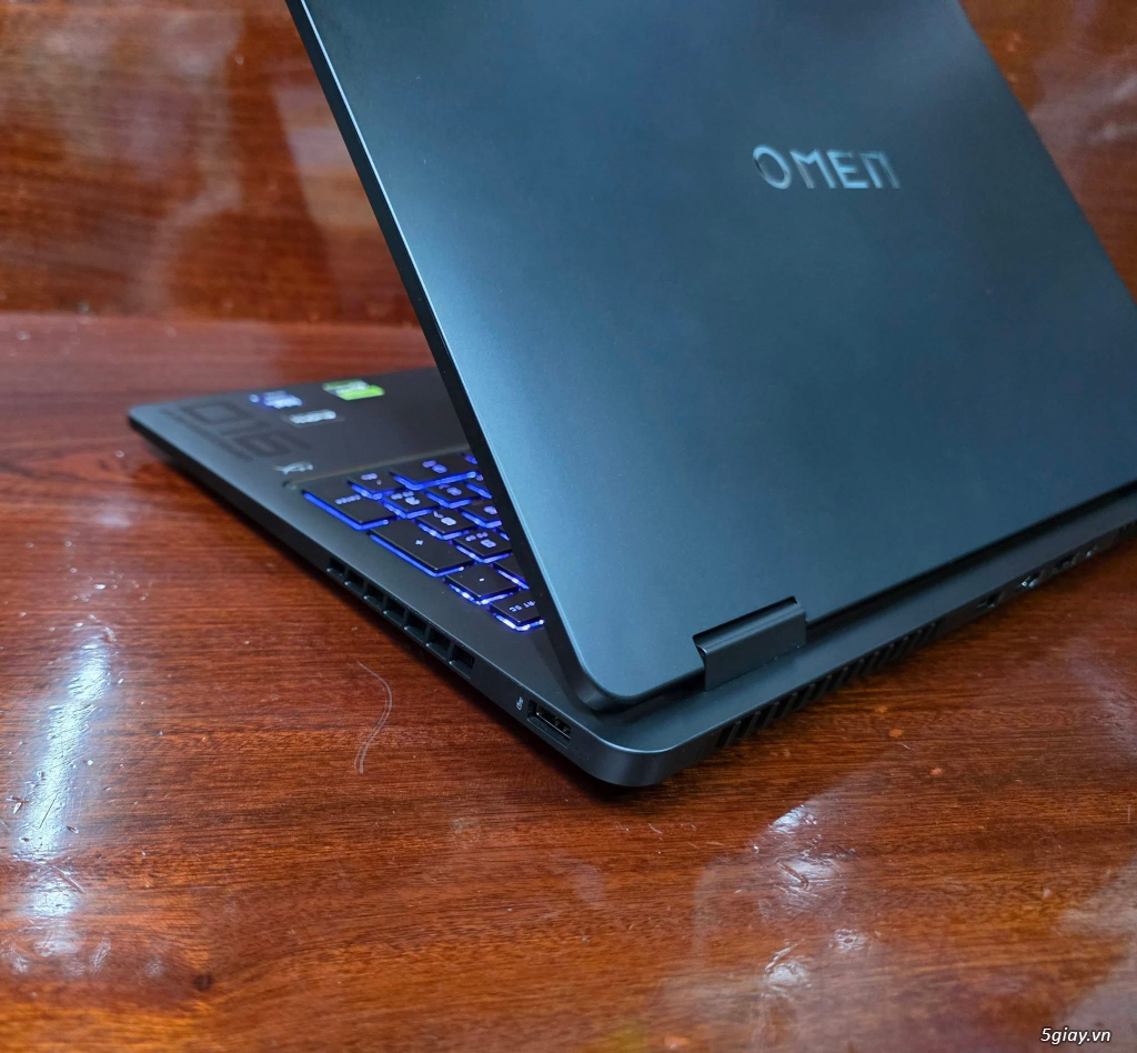HP Omnibook Slim | Dell Aurora 16X | HP Ultra Flip|HP Elitebook G1i - 1