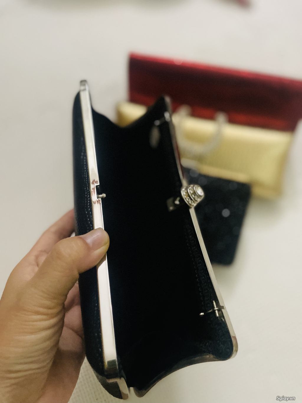 THANH LÝ 04 BÓP CẦM TAY CÒN MỚI 96%