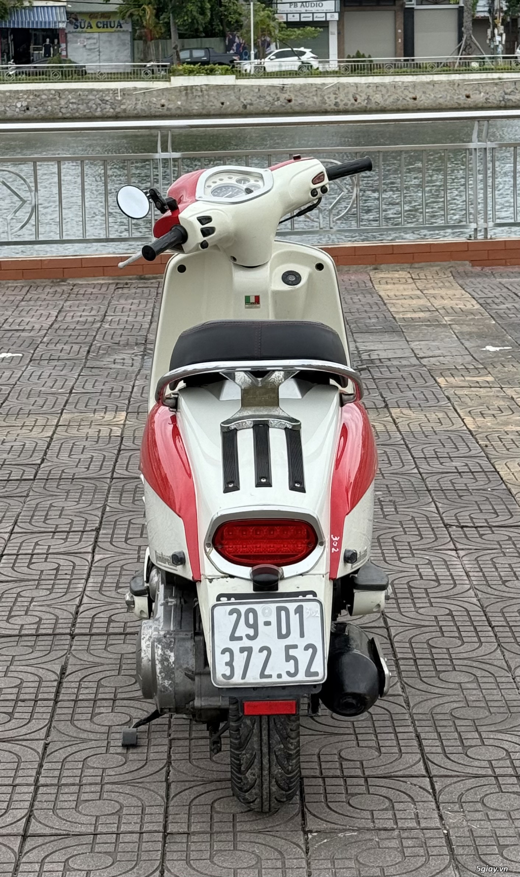 Lambretta LN125 nhập khẩu màu Trắng Đỏ