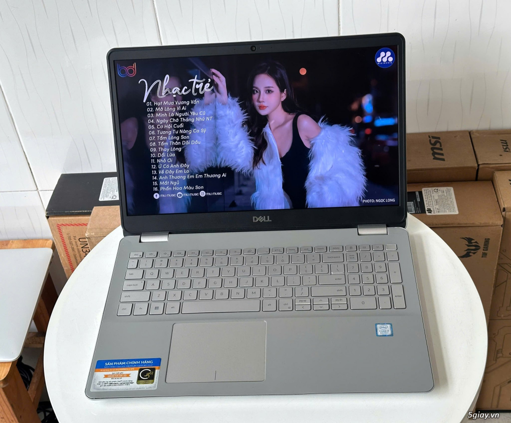 Dell Inspiron 5584 Core i7-8565U, RAM 8GB, SSD 256GB, 15.6 FHD Cảm ứng